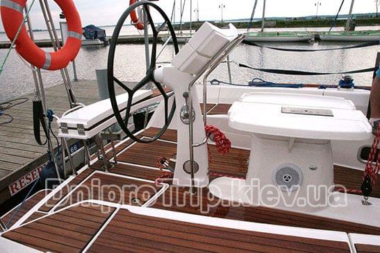 Яхта "Кобра 33"