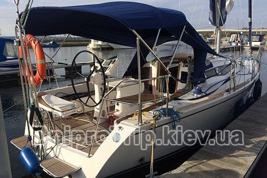 Яхта "Кобра 33"