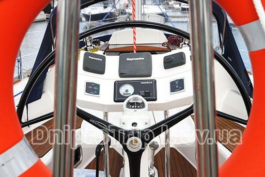 Яхта "Кобра 33"