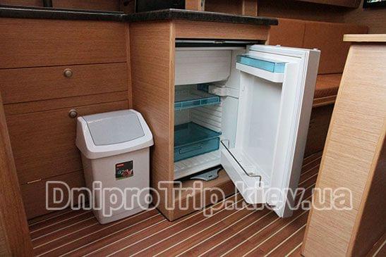 Яхта "Кобра 33"