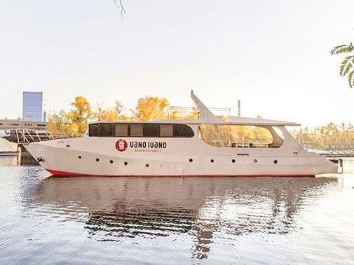 Теплоход "Весна"