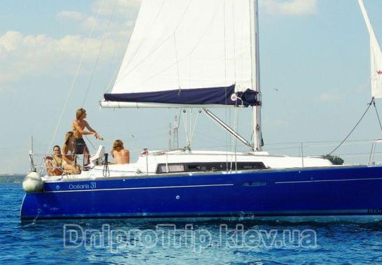 Яхта "Бенету 31"