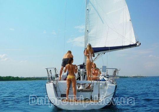 Яхта "Бенету 31"