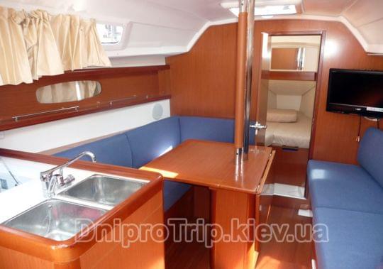 Яхта "Бенету 31"