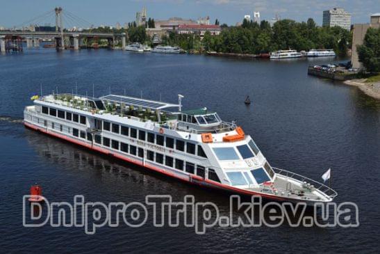 Теплоход "Роза Виктория"