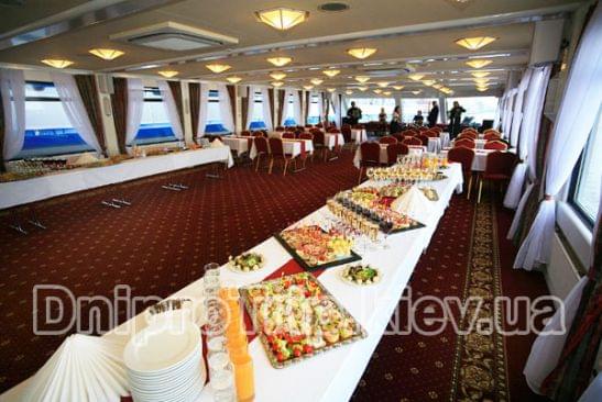 Теплоход "Роза Виктория"