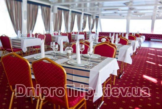 Теплоход "Роза Виктория"