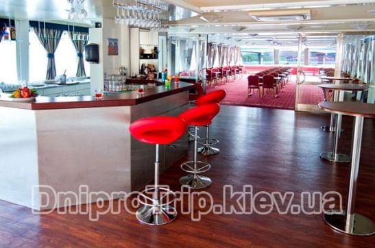 Теплоход "Роза Виктория"