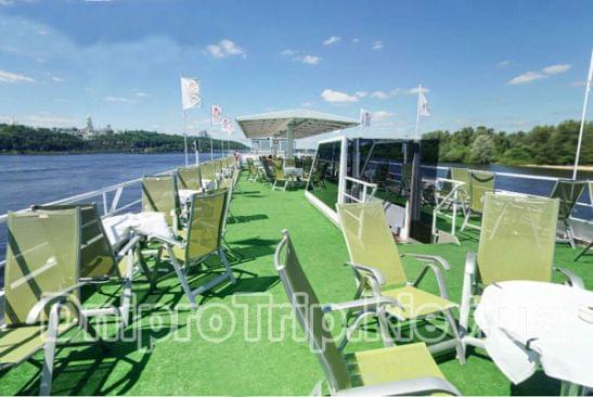 Теплоход "Роза Виктория"