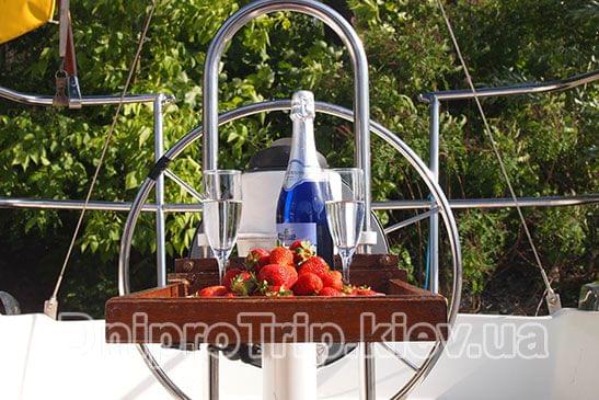 Яхта "Каталина"